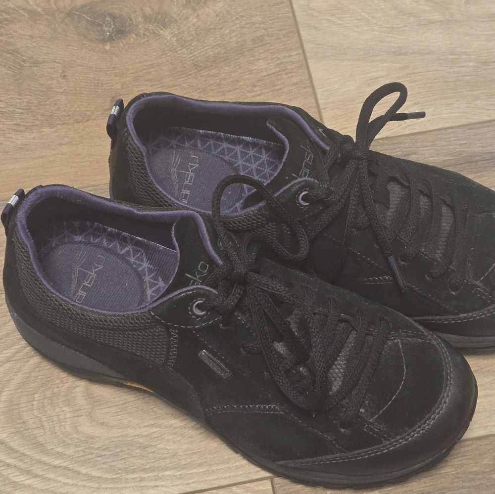 Dansko Shoes Women’s 37 Black Suede Vibram Soles Paisley Waterproof Hiking Walk